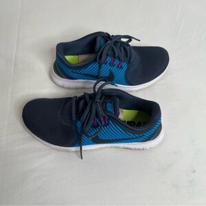 Nike Free Run Nature Women’s Running Shoes Sz 7.5  Sneakers Navy /Ligh Blue